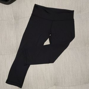 Lululemon Cropped yoga pants size 6 EUC